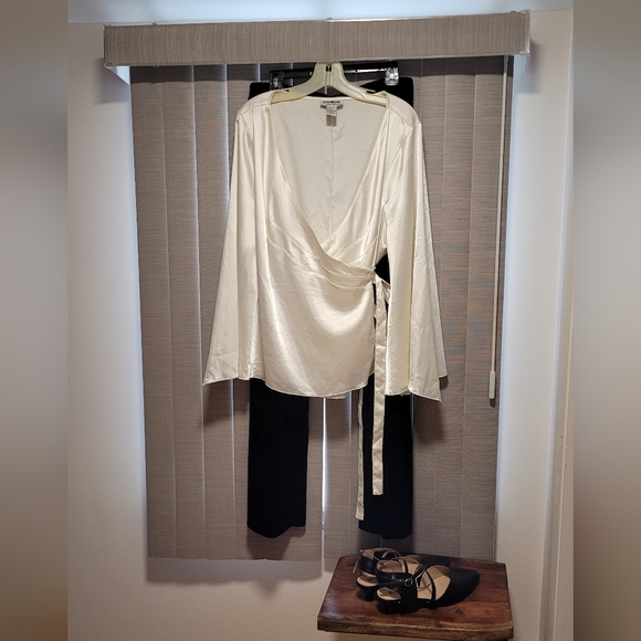 Unique Spectrum Tops - NWOT/ UNIQUE SPECTRUM WRAP TOP